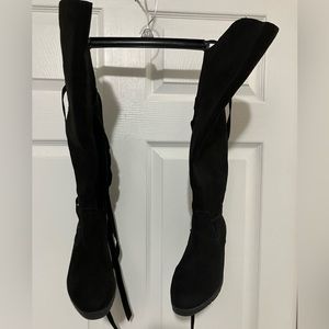 Gently used woman all black winter boots, size 10 by Basic Edition